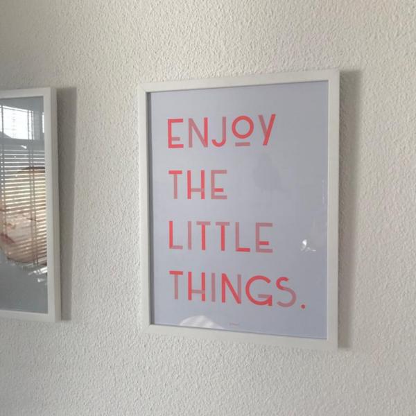 Poster neon-inkt 'enjoy the little things'