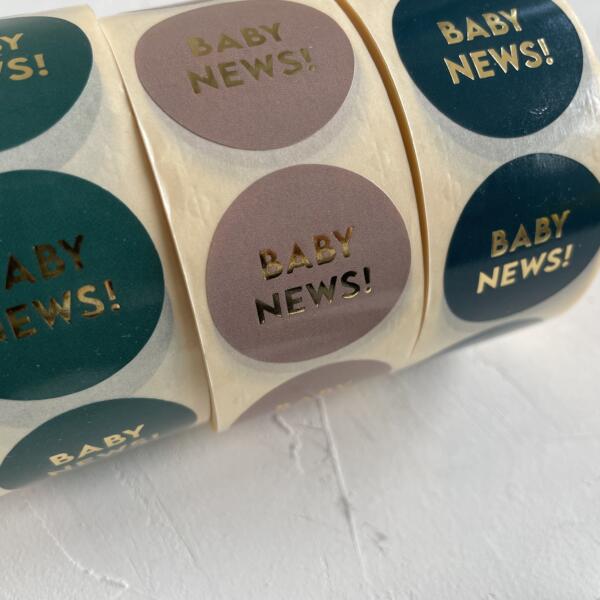 Leverbruine sluitzegel, goud 'Baby News'